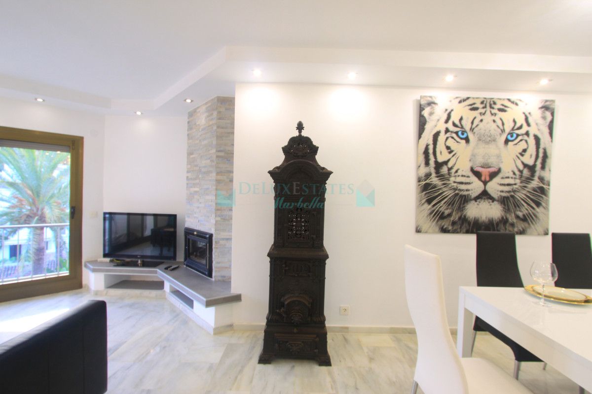 Penthouse for rent in Elviria, Marbella East