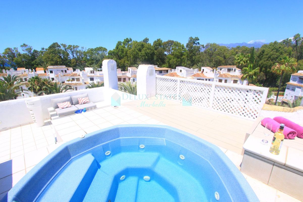 Penthouse for rent in Elviria, Marbella East