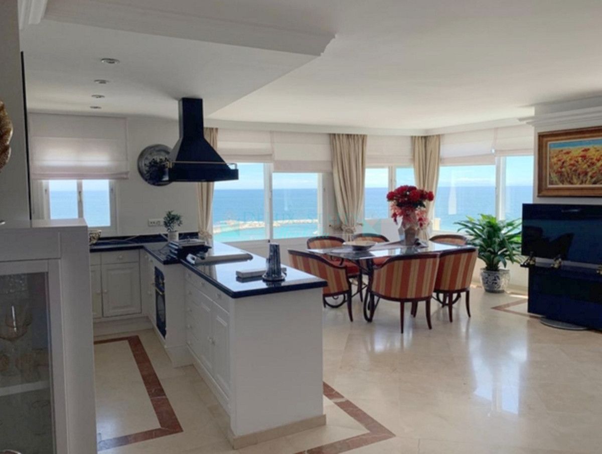 Penthouse for sale in Estepona