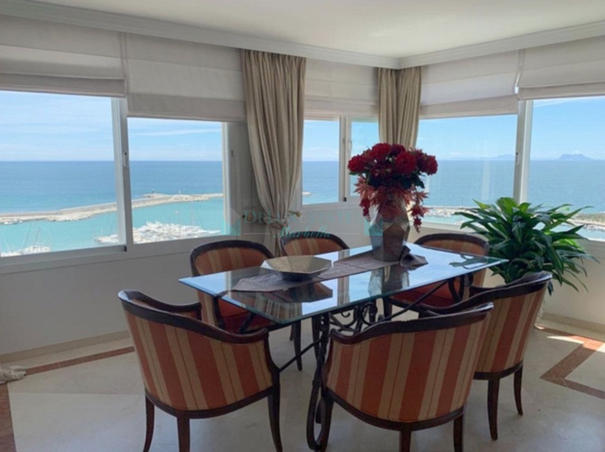 Penthouse for sale in Estepona