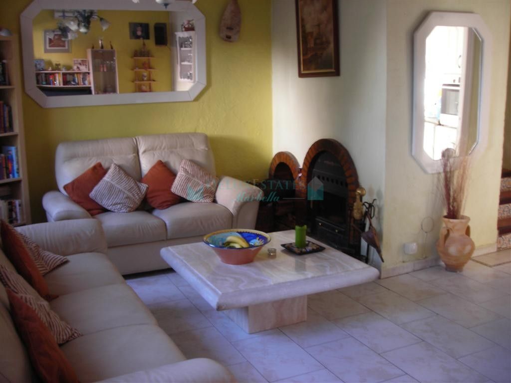 Villa Pareada en venta en Carib Playa, Marbella Este
