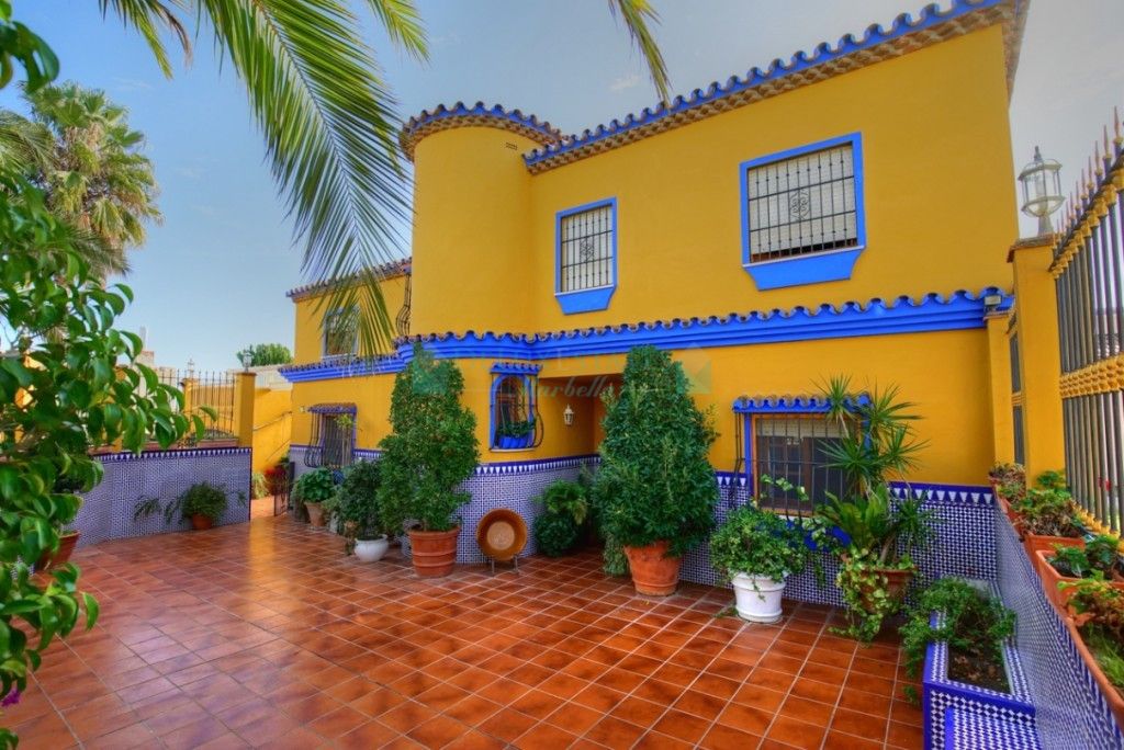 Villa en venta en El Padron, Estepona