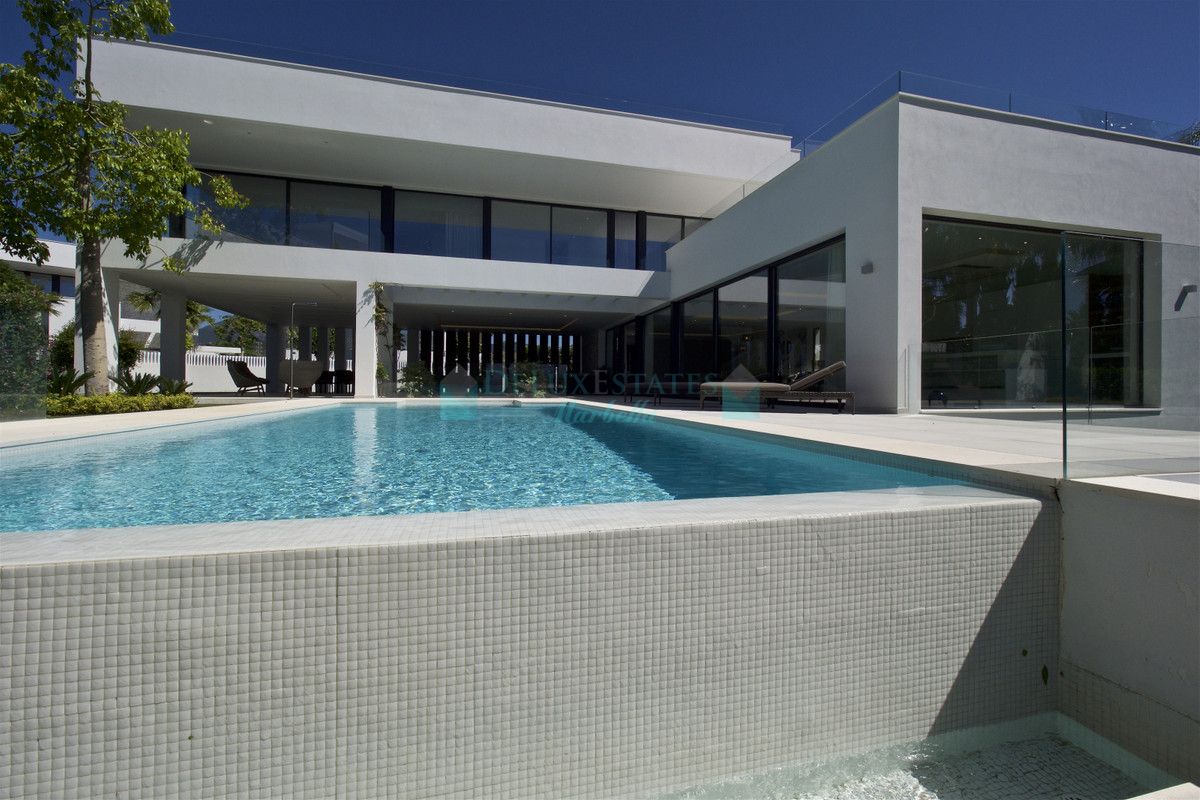 Villa for sale in Benahavis