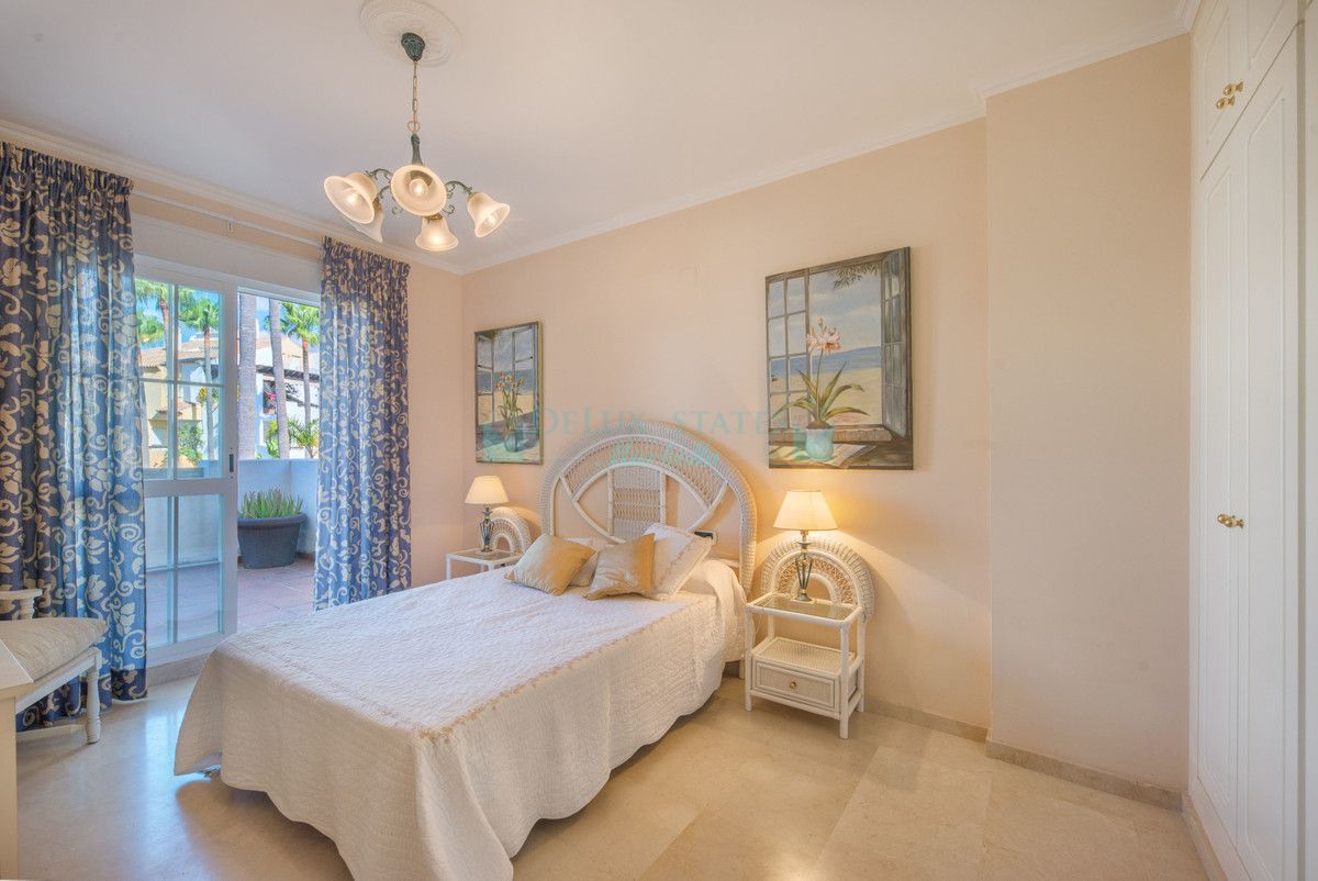 Penthouse for rent in Bahia de Marbella, Marbella East