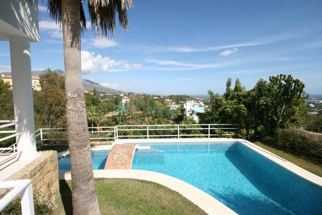 Villa for sale in La Quinta, Benahavis