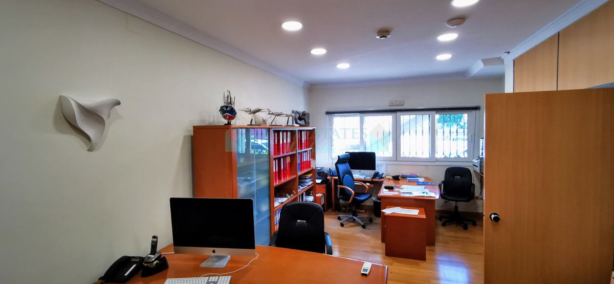 Office for sale in Nueva Andalucia