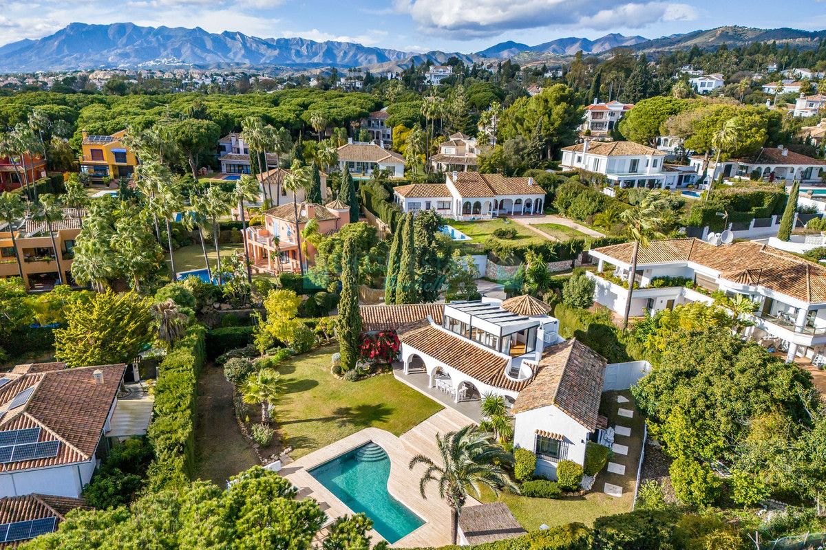 Villa for sale in Hacienda las Chapas, Marbella East