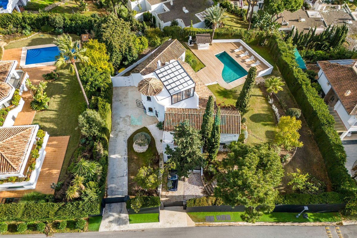 Villa for sale in Hacienda las Chapas, Marbella East