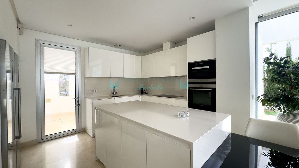 Villa for sale in Rio Real, Marbella East