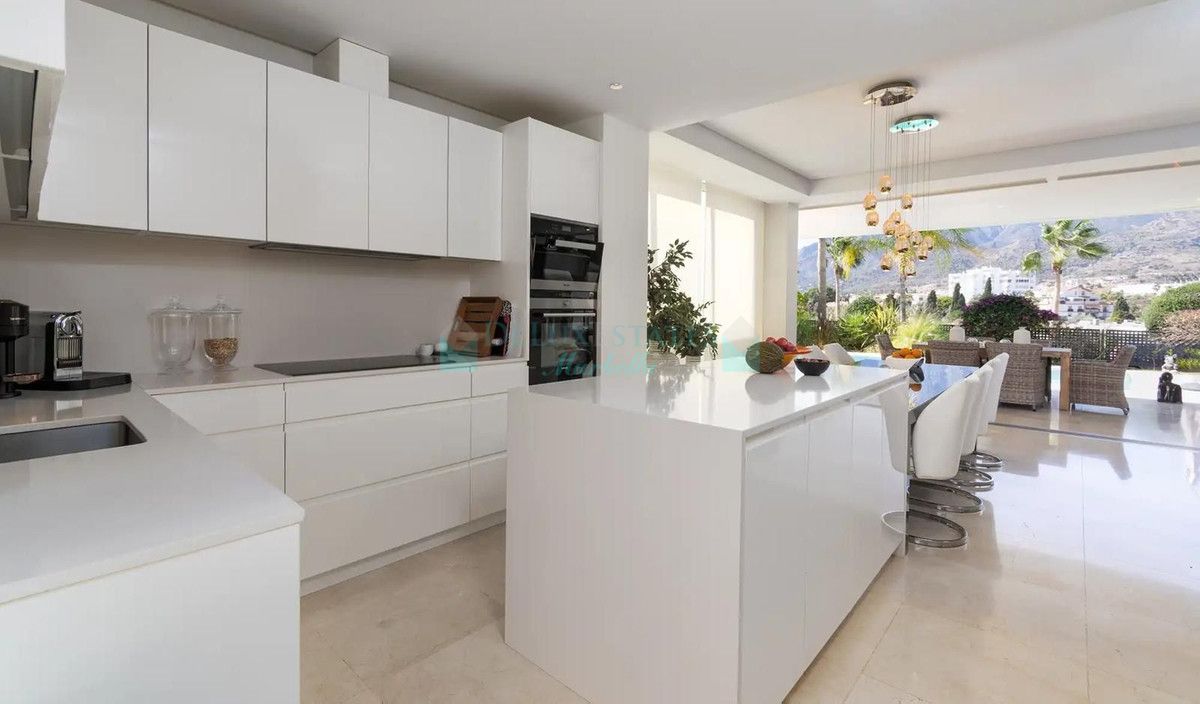 Villa en venta en Rio Real, Marbella Este