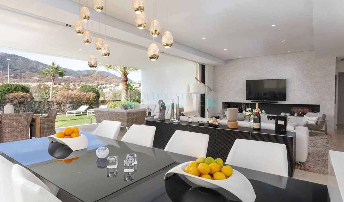 Villa for sale in Rio Real, Marbella East