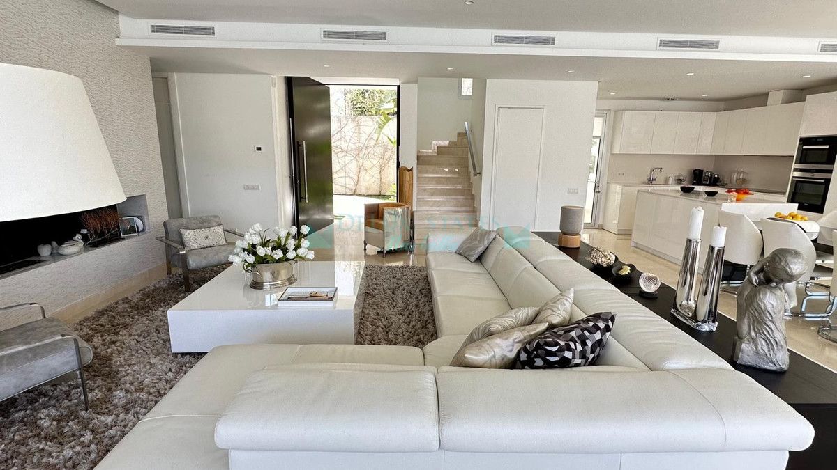 Villa for sale in Rio Real, Marbella East