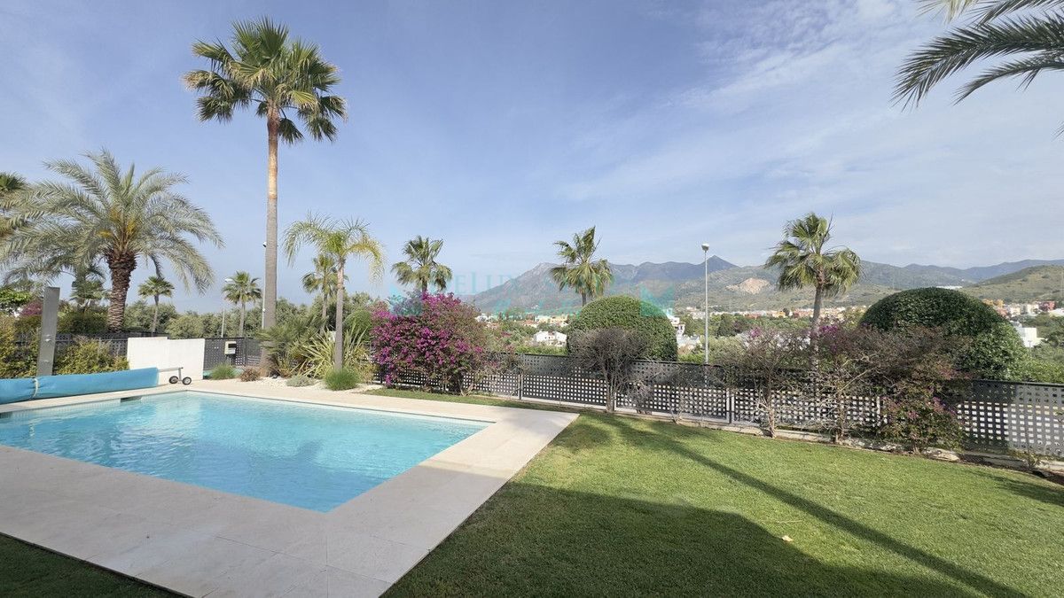 Villa for sale in Rio Real, Marbella East