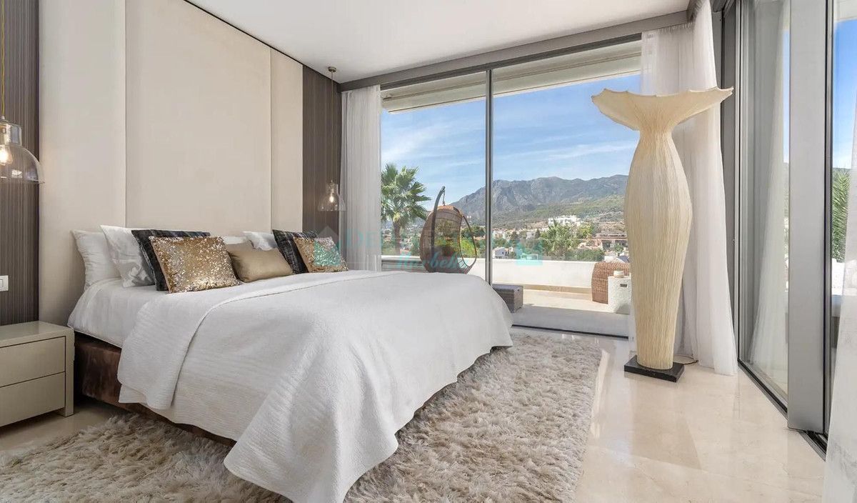 Villa for sale in Rio Real, Marbella East