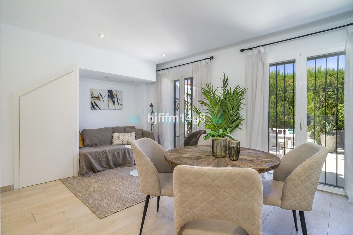 Town House for sale in Nueva Andalucia