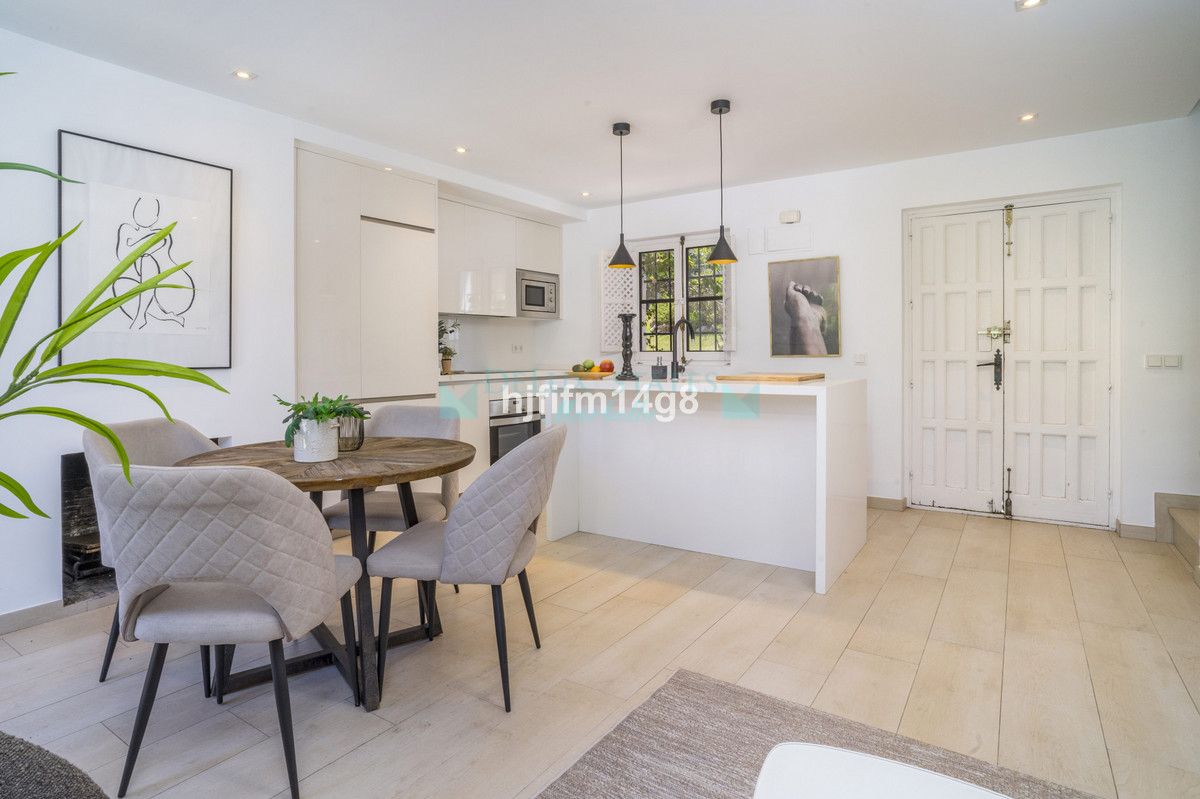 Town House for sale in Nueva Andalucia