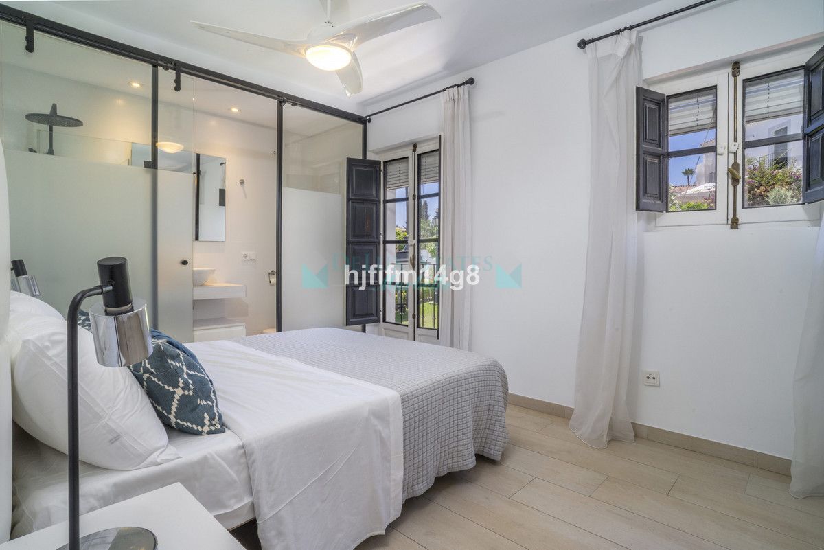 Town House for sale in Nueva Andalucia