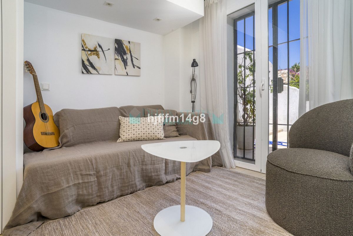 Town House for sale in Nueva Andalucia