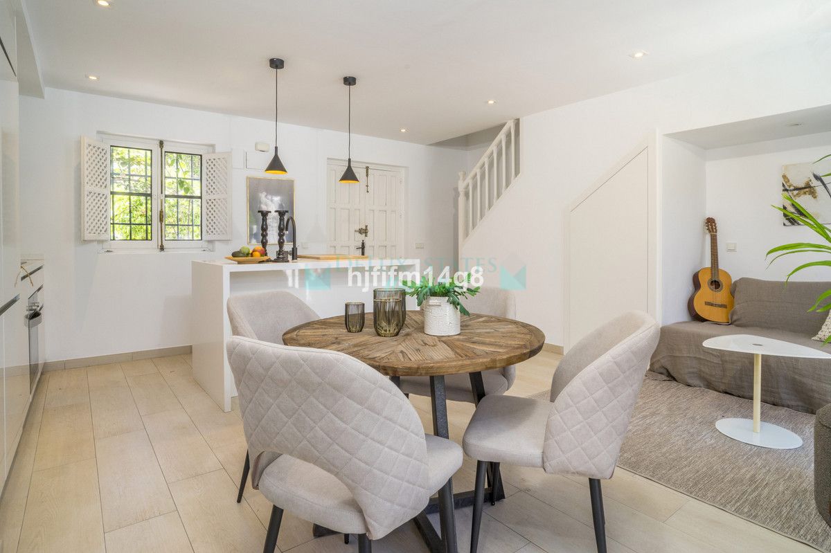 Town House for sale in Nueva Andalucia