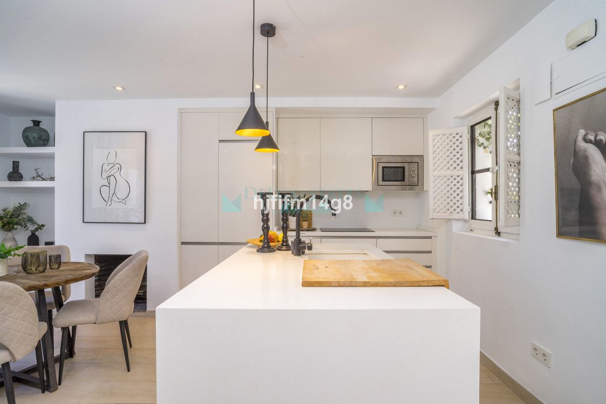 Town House for sale in Nueva Andalucia