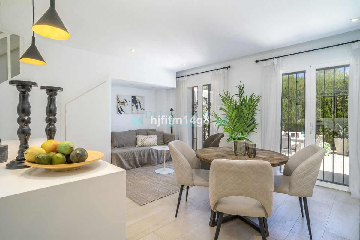 Town House for sale in Nueva Andalucia