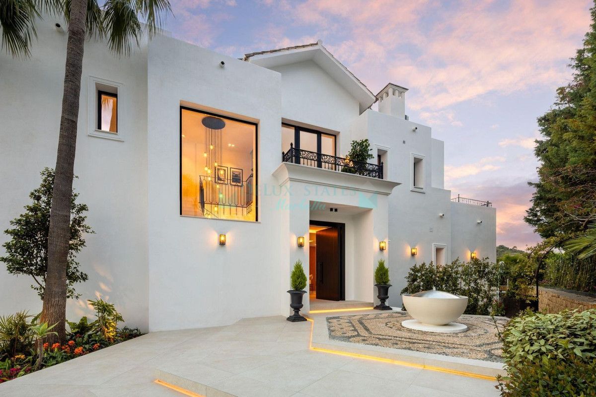 Villa for sale in Los Arqueros, Benahavis