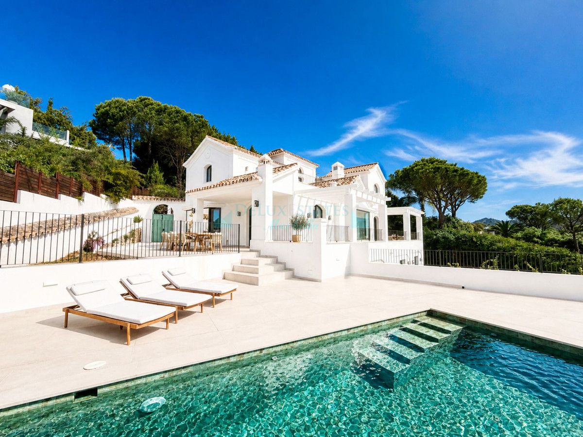 Villa for sale in El Madroñal, Benahavis