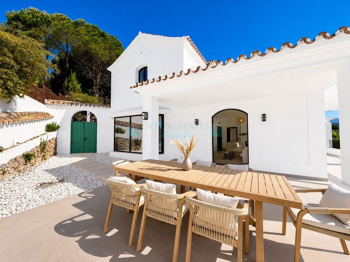 Villa for sale in El Madroñal, Benahavis