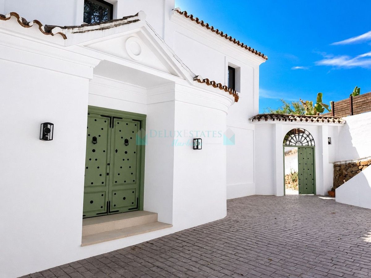 Villa for sale in El Madroñal, Benahavis