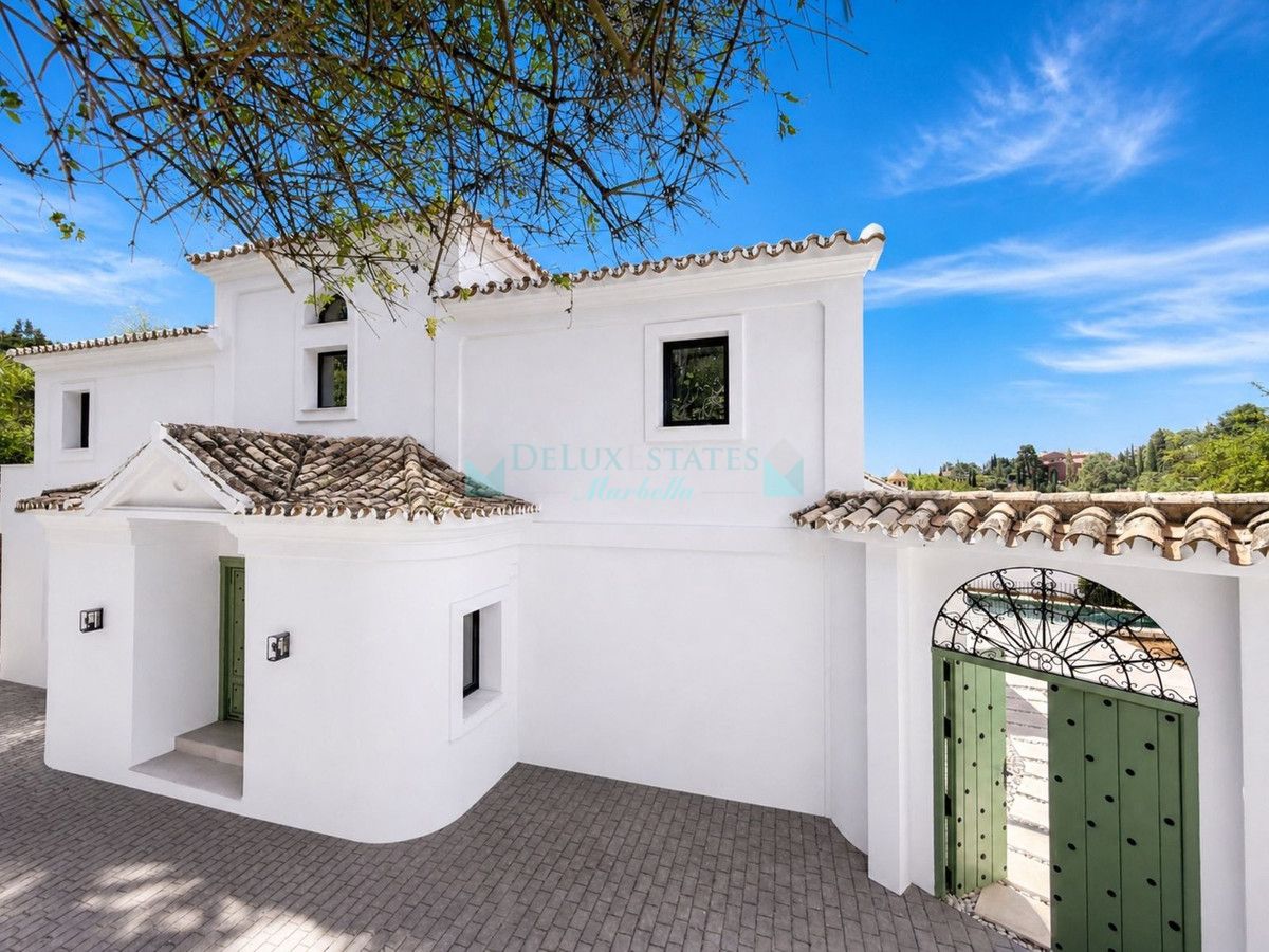 Villa for sale in El Madroñal, Benahavis