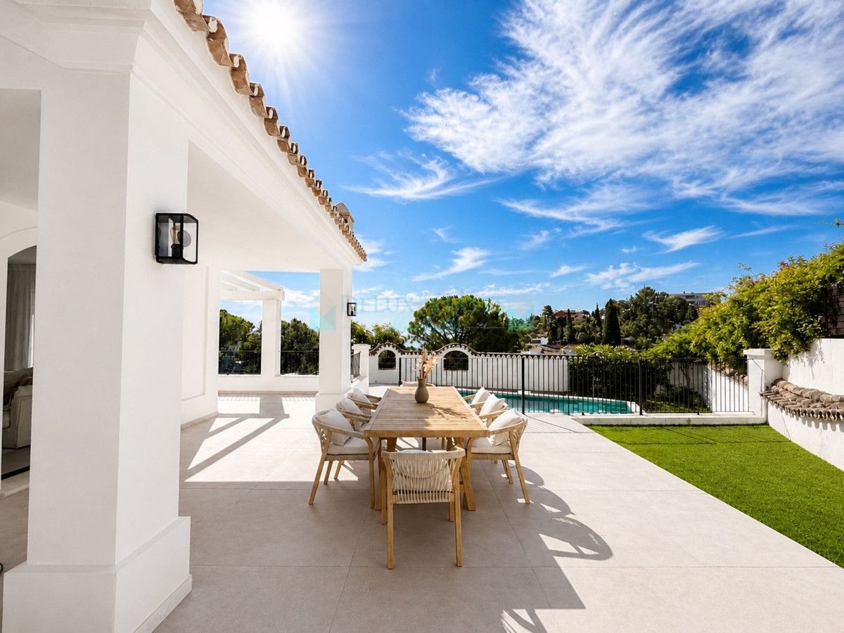 Villa for sale in El Madroñal, Benahavis