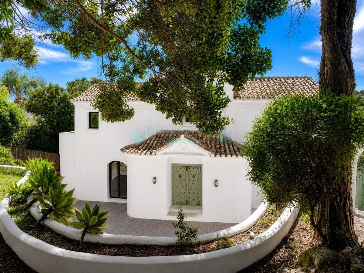 Villa for sale in El Madroñal, Benahavis
