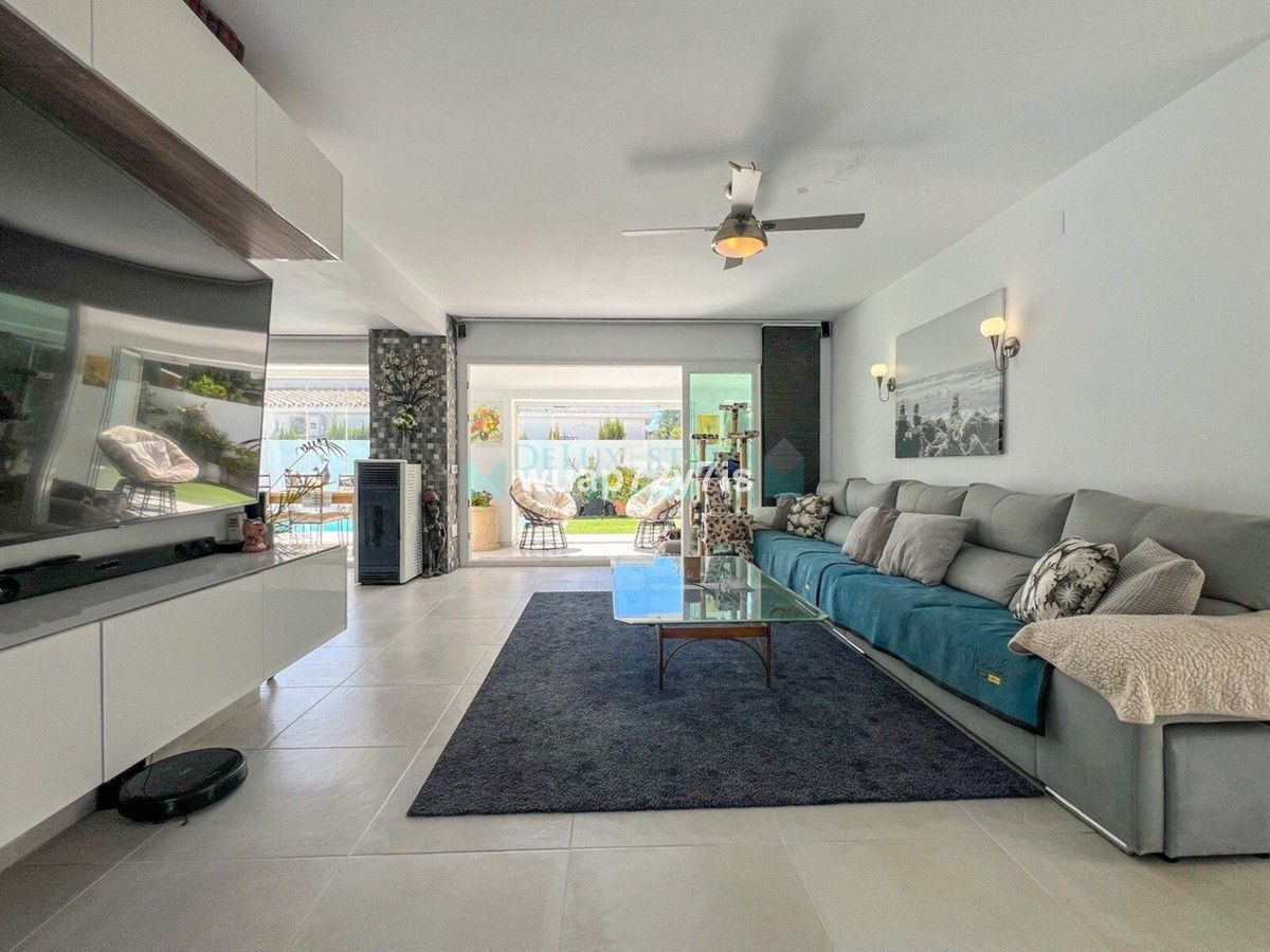 Villa for sale in Atalaya, Estepona