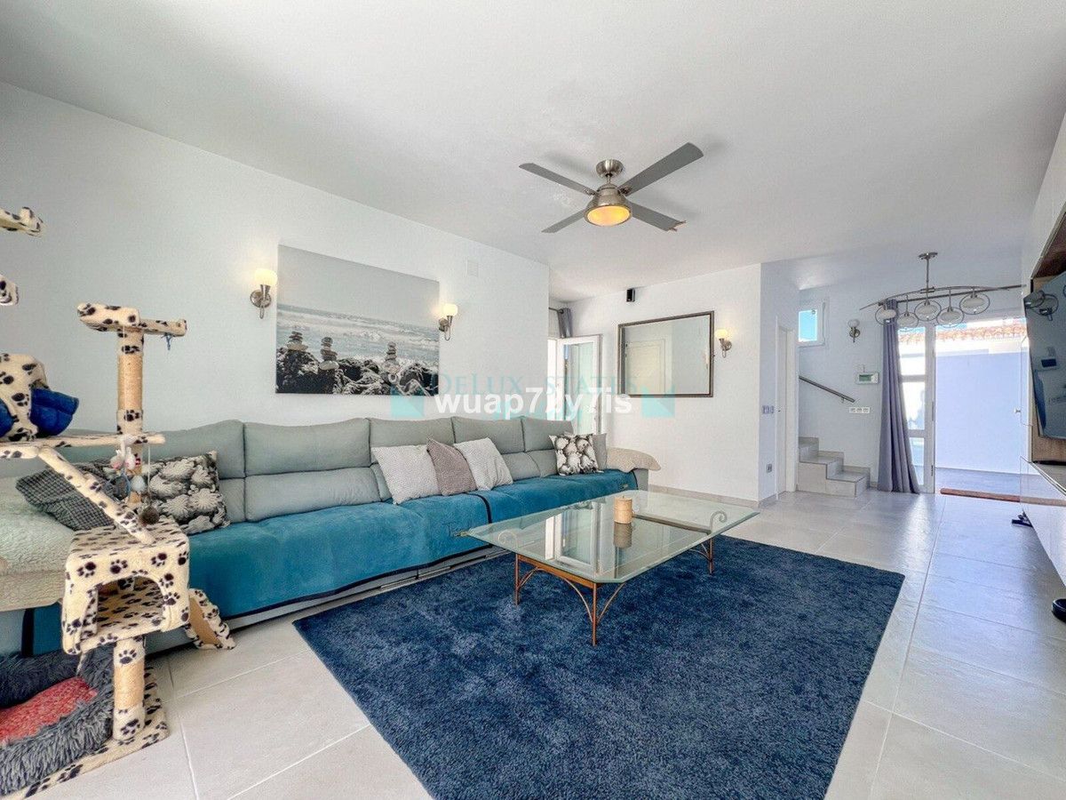 Villa for sale in Atalaya, Estepona