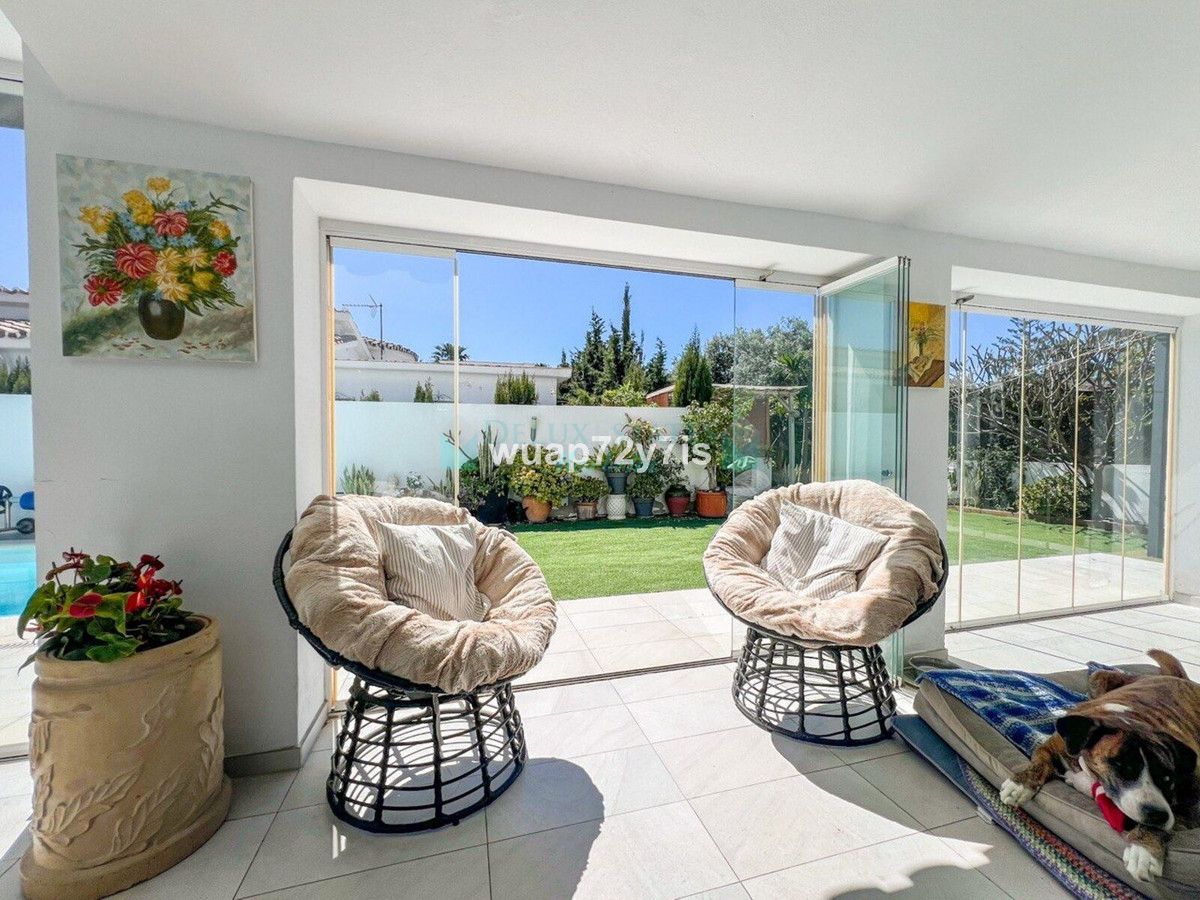 Villa for sale in Atalaya, Estepona