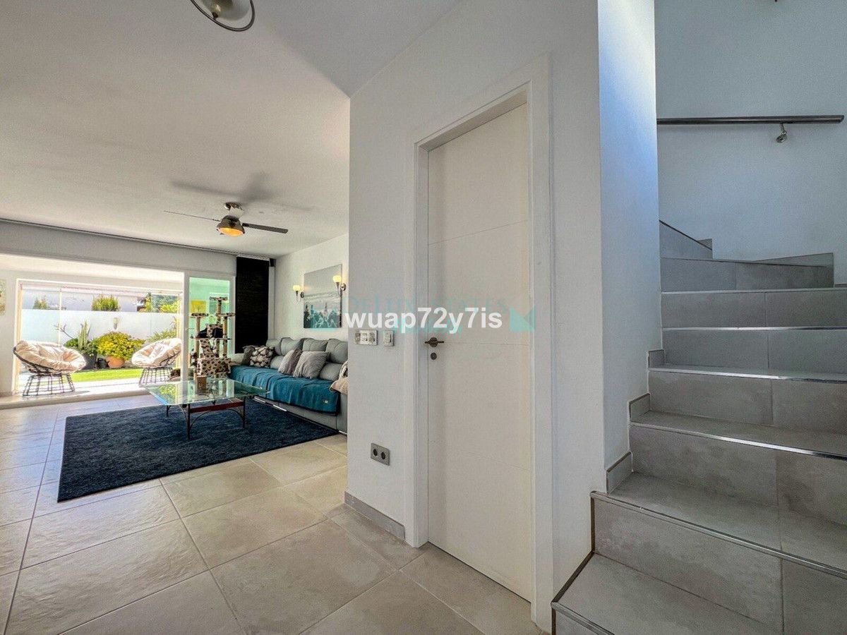 Villa for sale in Atalaya, Estepona