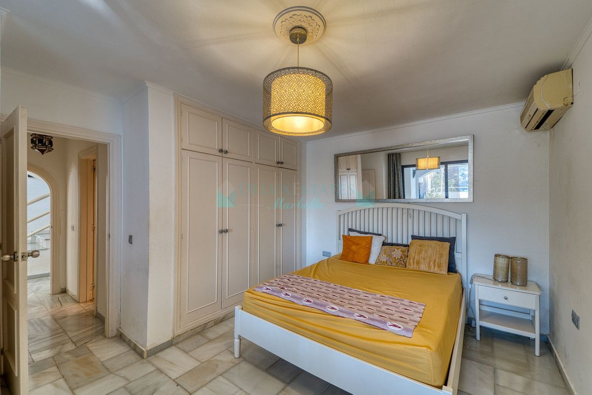 Villa for sale in Nueva Andalucia