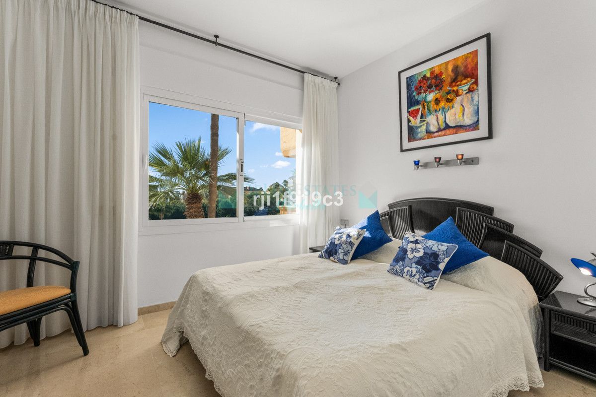 Apartamento en venta en Elviria, Marbella Este