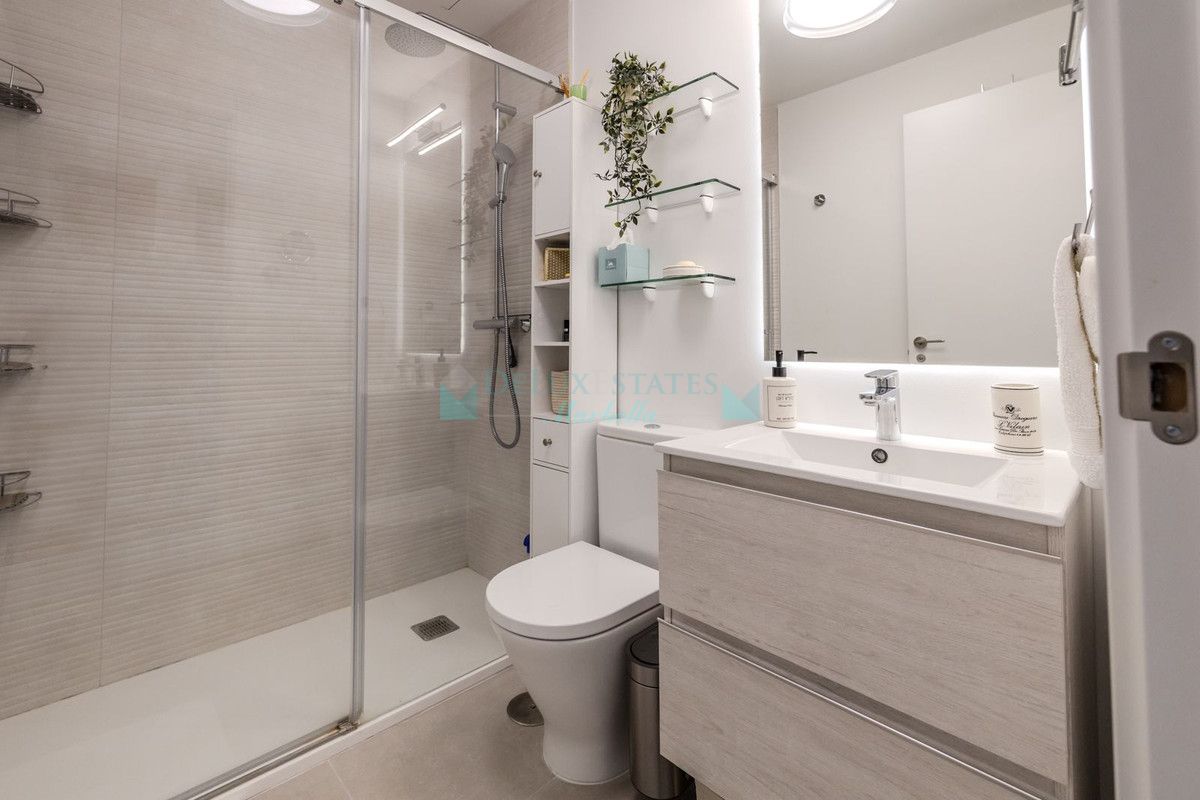 Penthouse for sale in New Golden Mile, Estepona