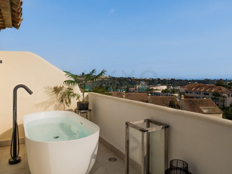 Town House for sale in Nueva Andalucia