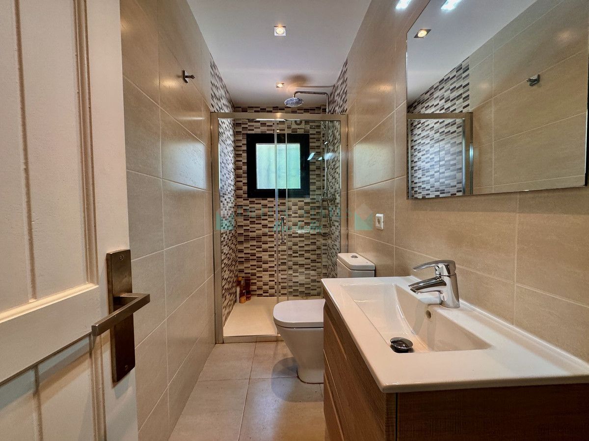 Penthouse for sale in Cabopino, Marbella East