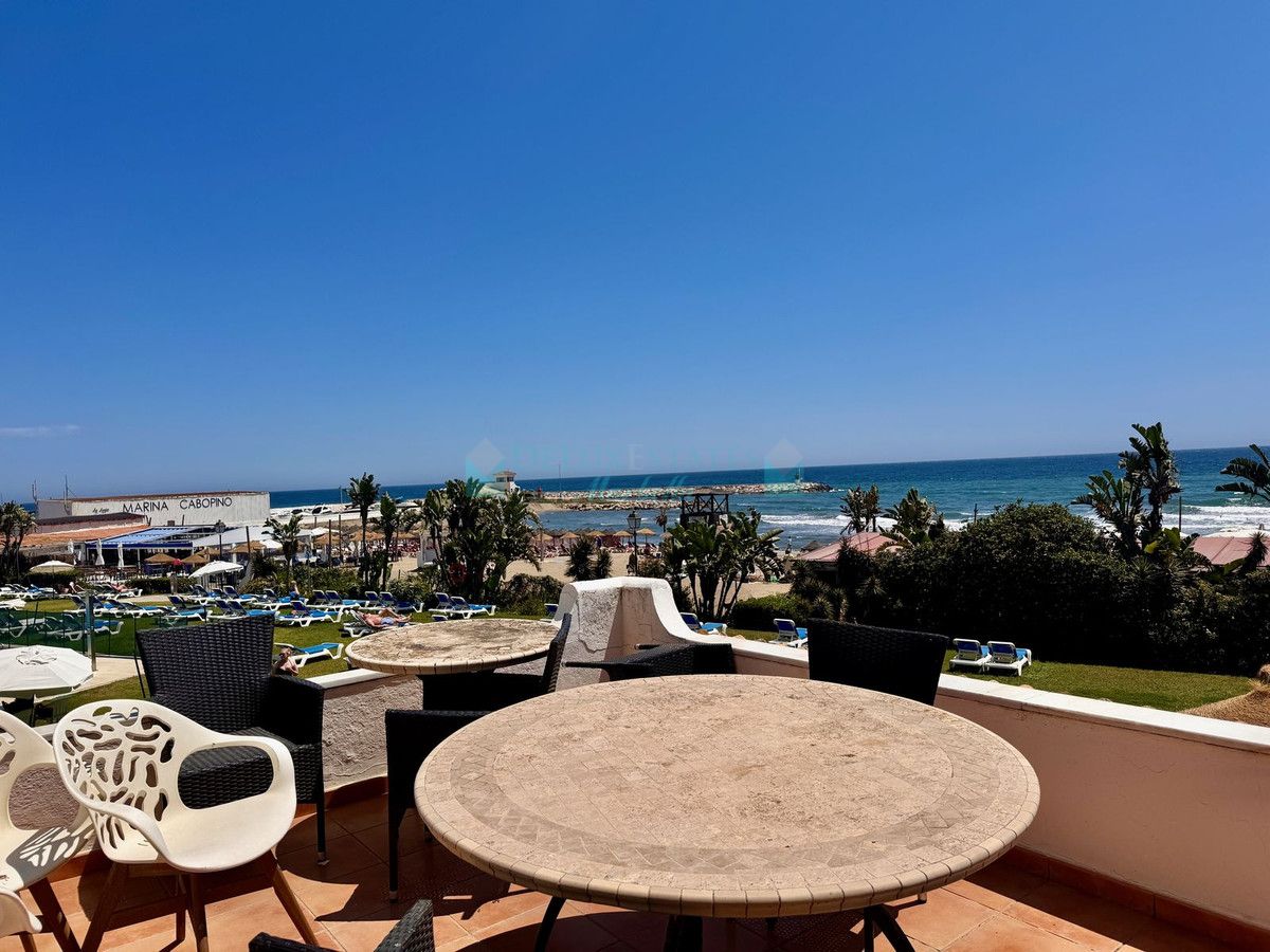 Penthouse for sale in Cabopino, Marbella East
