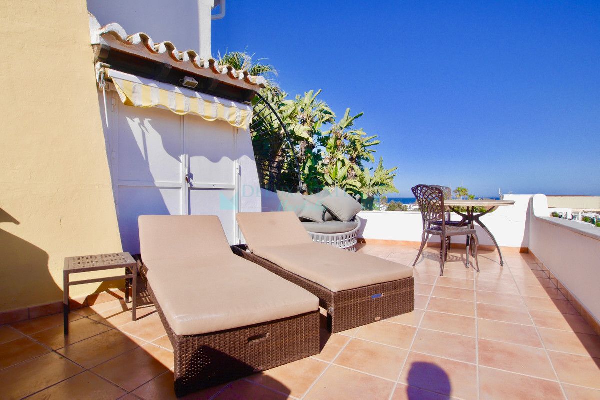 Penthouse for sale in Cabopino, Marbella East