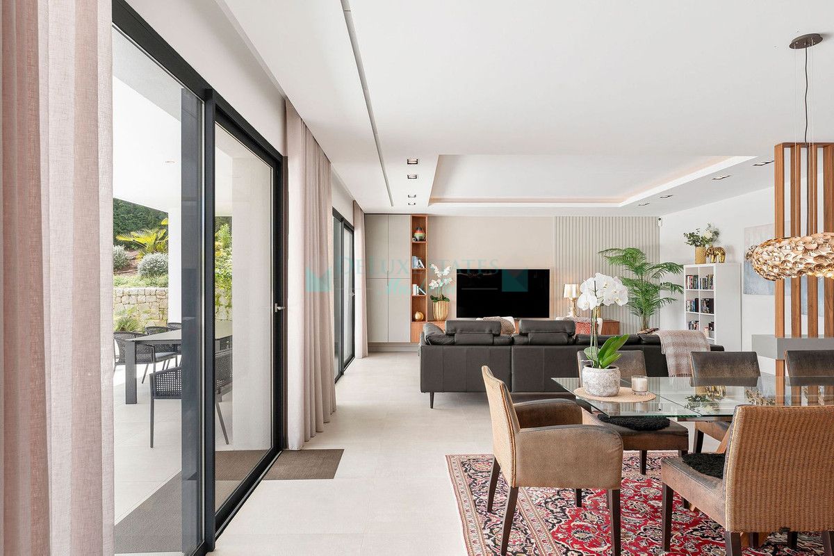 Villa for sale in Nueva Andalucia