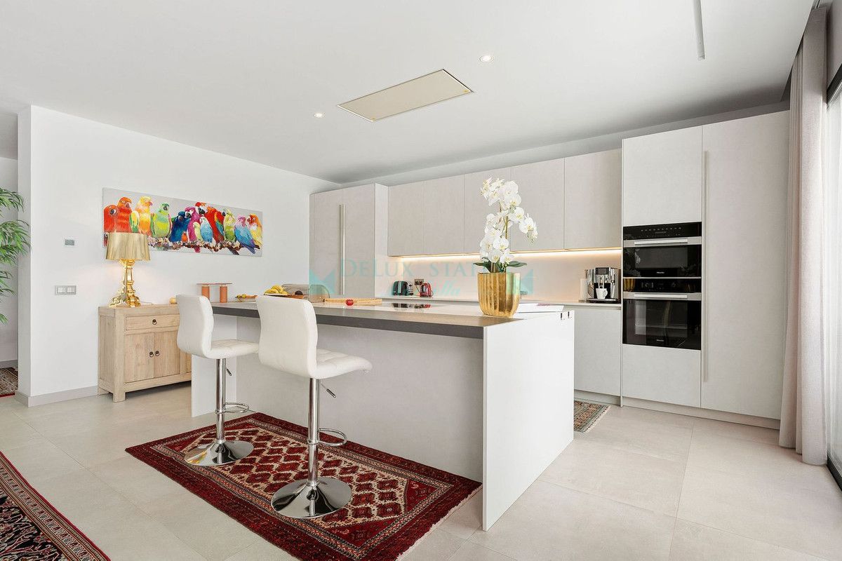 Villa for sale in Nueva Andalucia