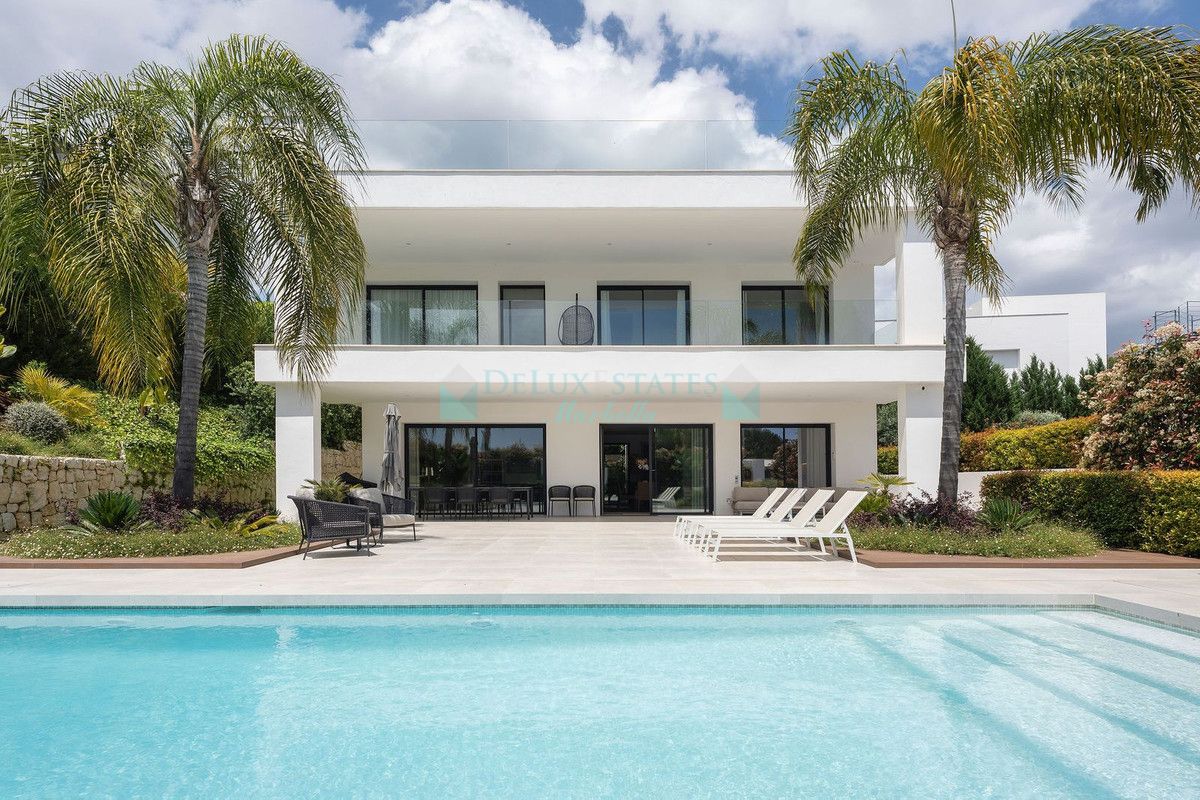 Villa for sale in Nueva Andalucia