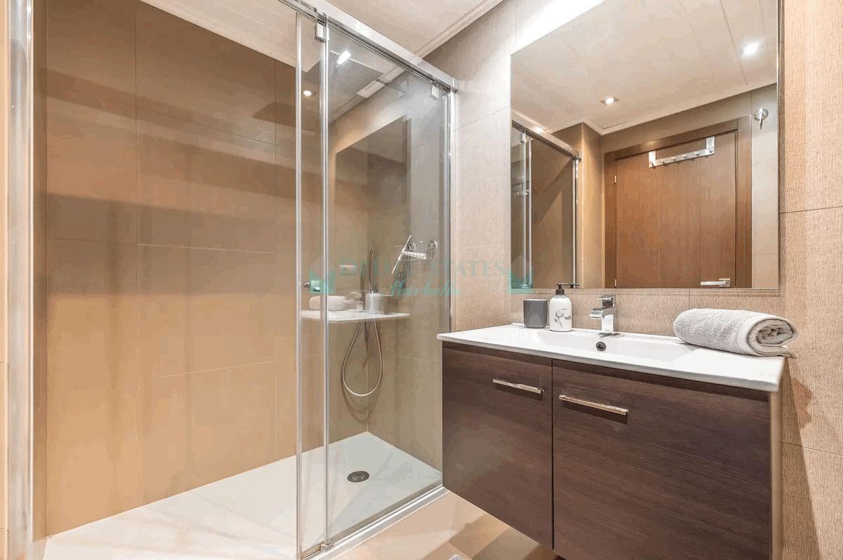 Ground Floor Apartment for sale in Los Arqueros, Benahavis