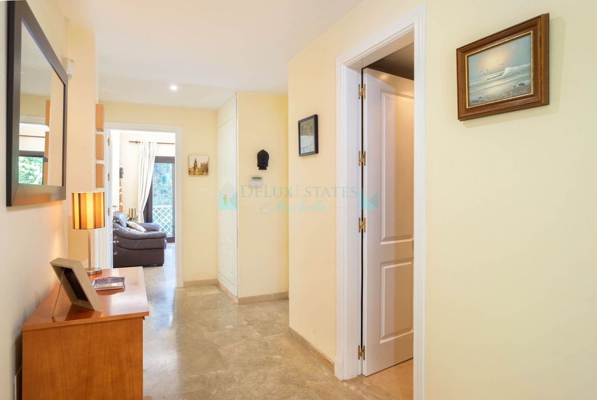 Apartment for sale in Rio Real, Marbella East