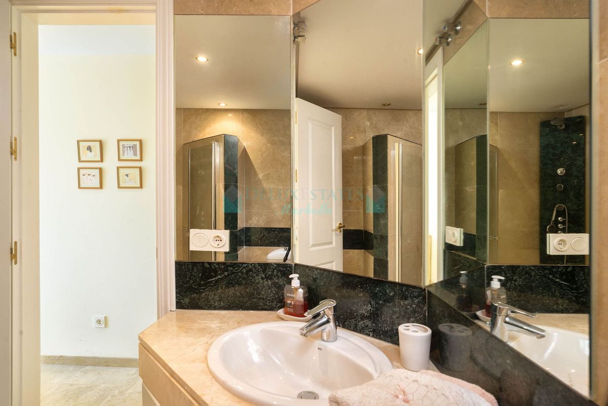 Apartment for sale in Rio Real, Marbella East