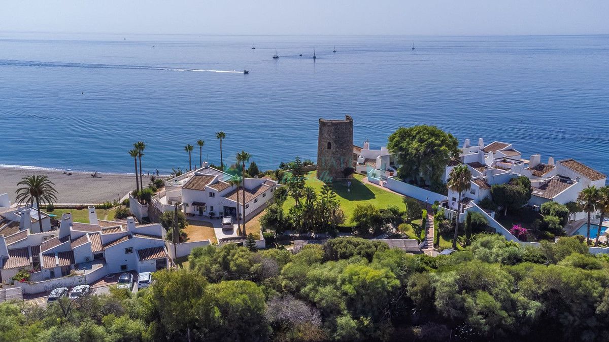 Semi Detached Villa for sale in Estepona